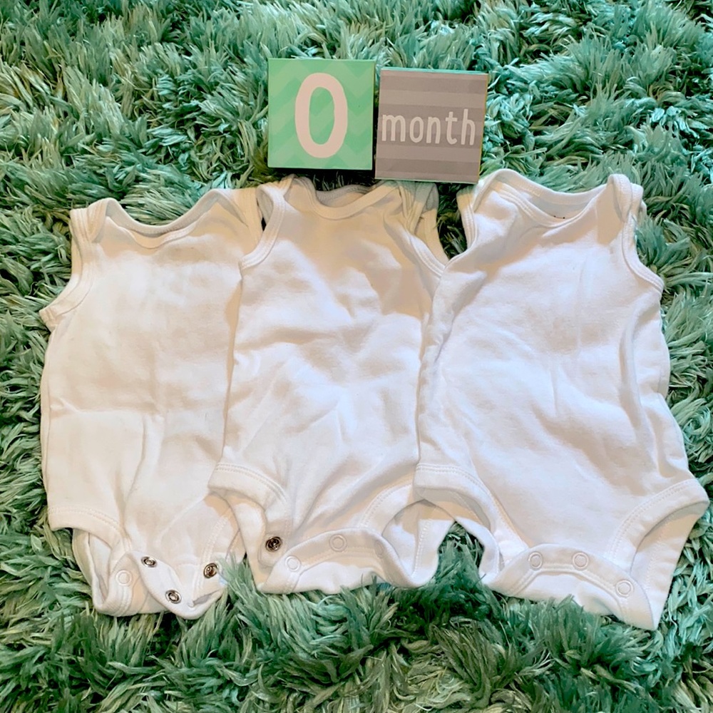 Carter’s Newborn 3 piece onesie set